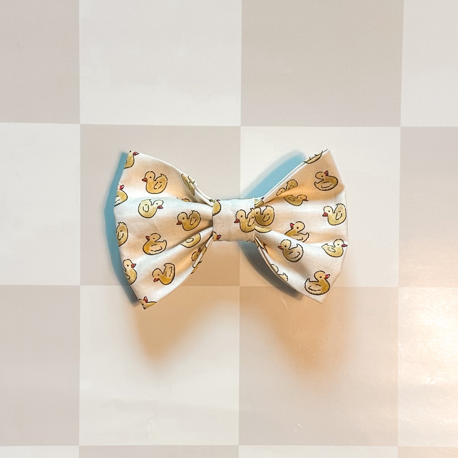 Bow tie with duck pattern on a checkered background